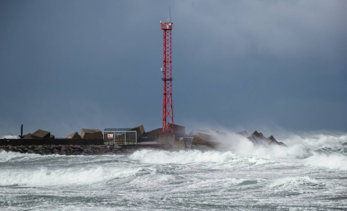 heavy-storm-at-the-gates-to-the-port-of-klaipeda-2025-02-09-09-51-08-utc